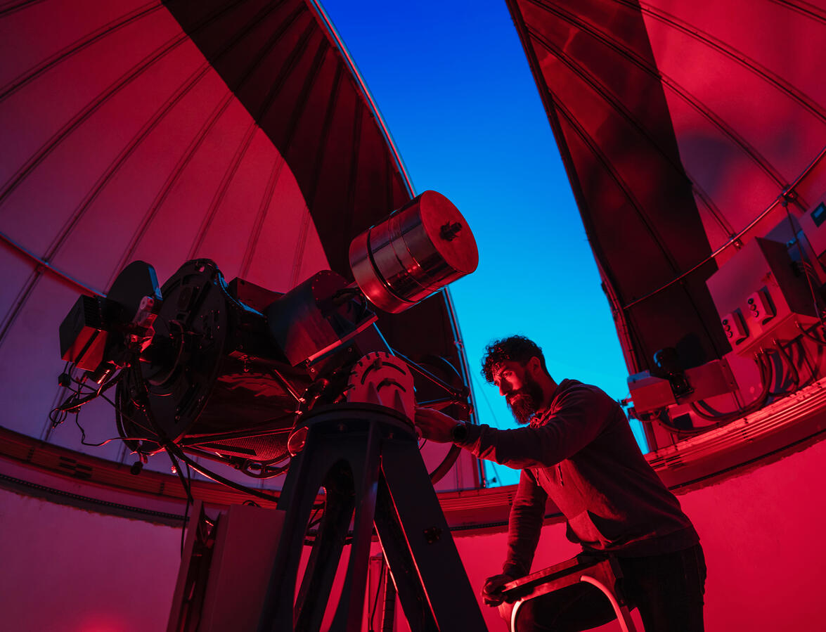ASTRONOMO en observatorio ASTRONOMO