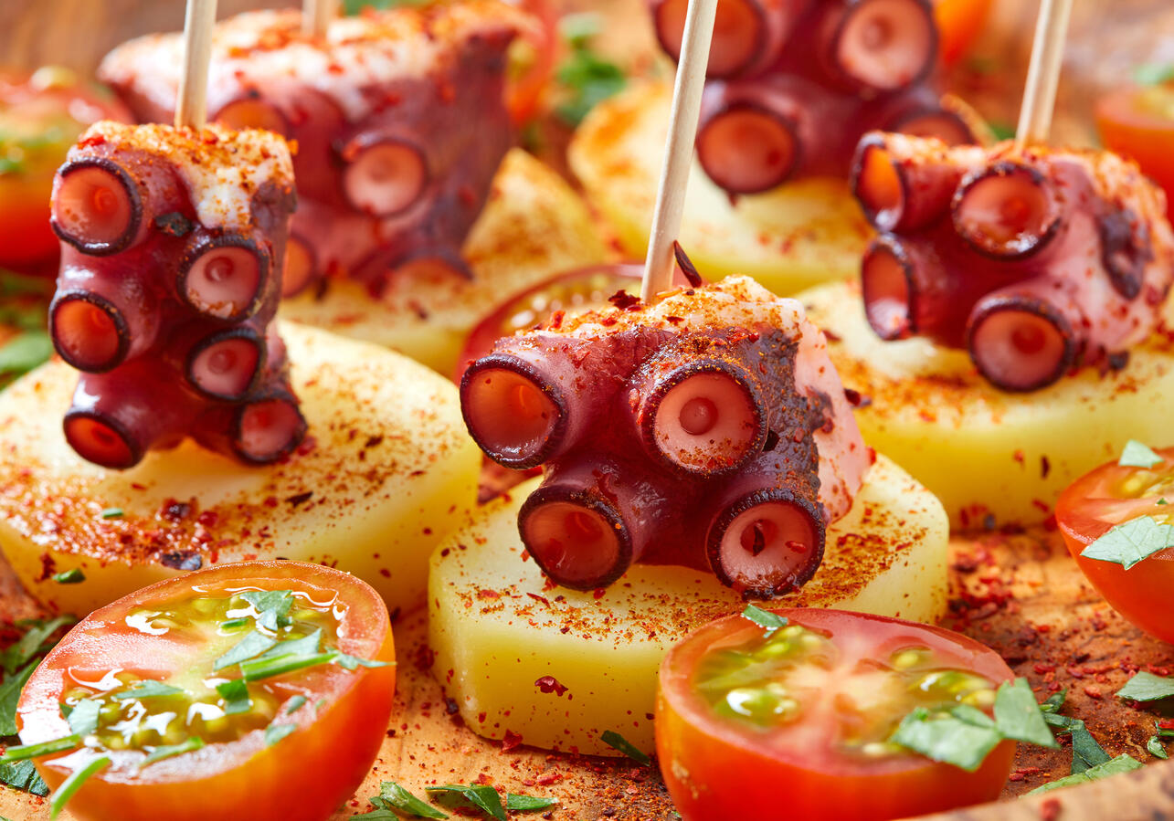 PULPO AFEIRA a la gallega PULPO SECO del Mediterraneo