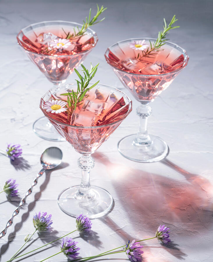 COCKTAIL ROSE con romero Cocktail Rose con romero